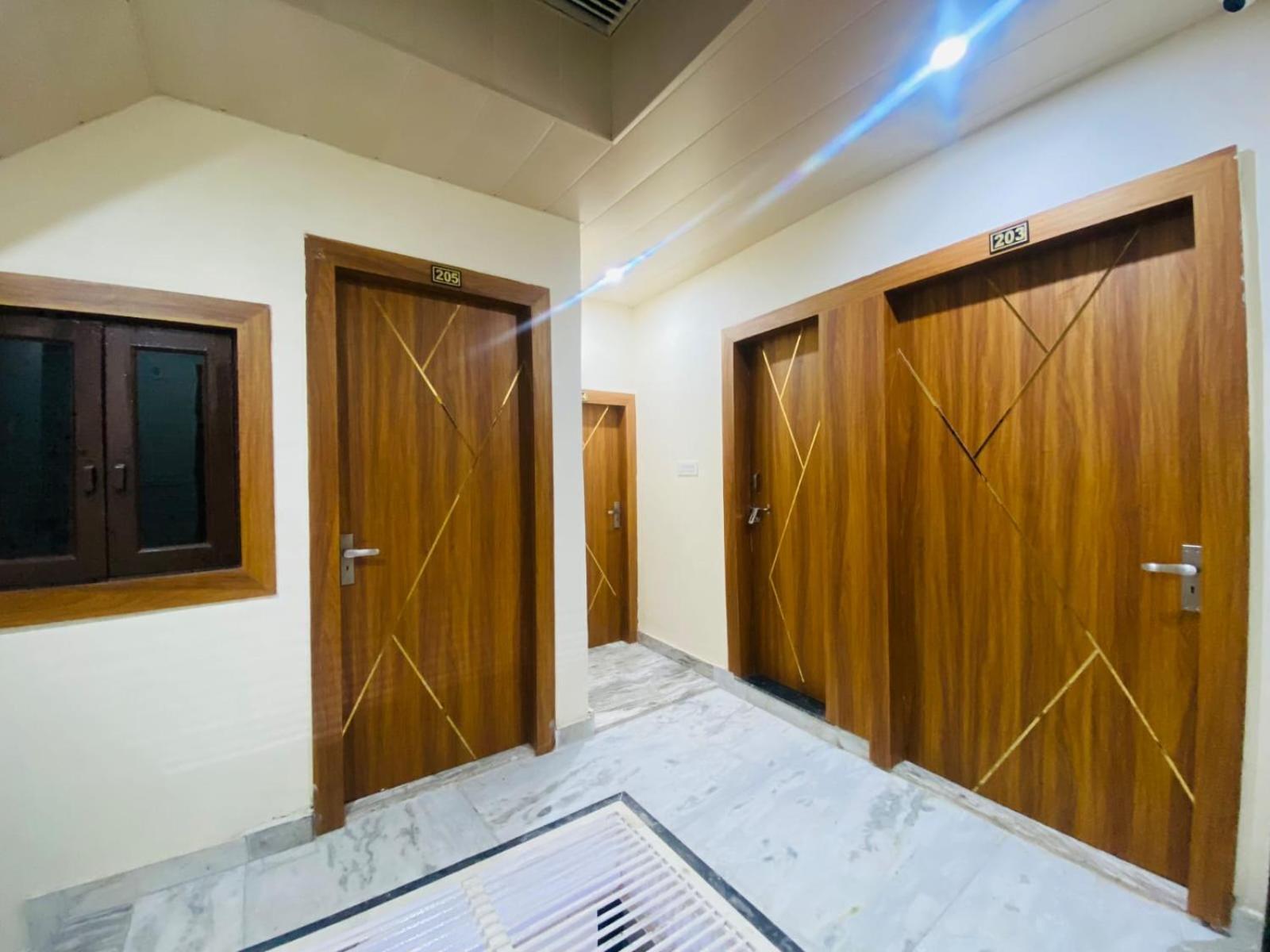 The Raman Palace- A Budget Hotel Mathura Luaran gambar