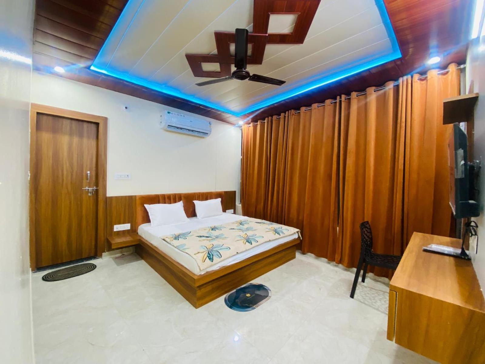 The Raman Palace- A Budget Hotel Mathura Luaran gambar